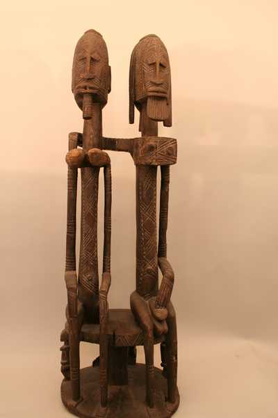 Dogon.(statue), d`afrique : Mali, statuette Dogon.(statue), masque ancien africain Dogon.(statue), art du Mali - Art Africain, collection privées Belgique. Statue africaine de la tribu des Dogon.(statue), provenant du Mali, 773Couple Dogon Dege Dyinge,représentant le couple de jumeaux primordiaux h.102cm.très ancienne pièce 19eme sc.acquisition 1973.Une statue semblable du même sculpteur se trouve au musée de Merion,The Barnes Foundation.et est publiée  fig.253 et 254 dans le livre 